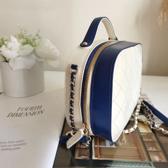 Chanel Vanity Case Navy White Quilted Crumpled Calfskin Bag - Picture 3 of 8
